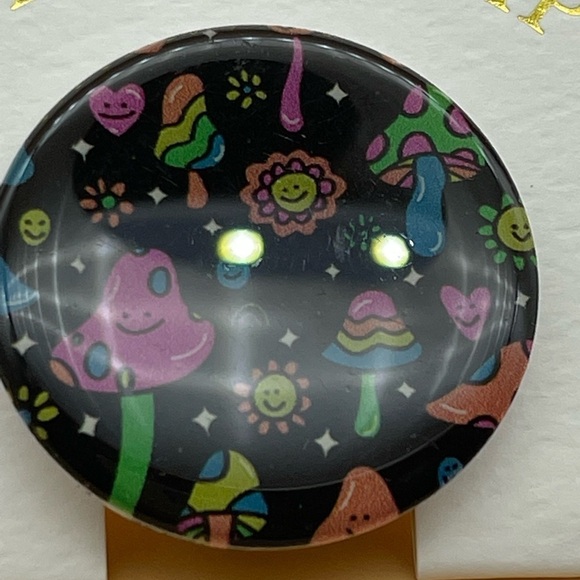 URBAN SOUL Mushroom Phone Grip - Picture 2 of 4